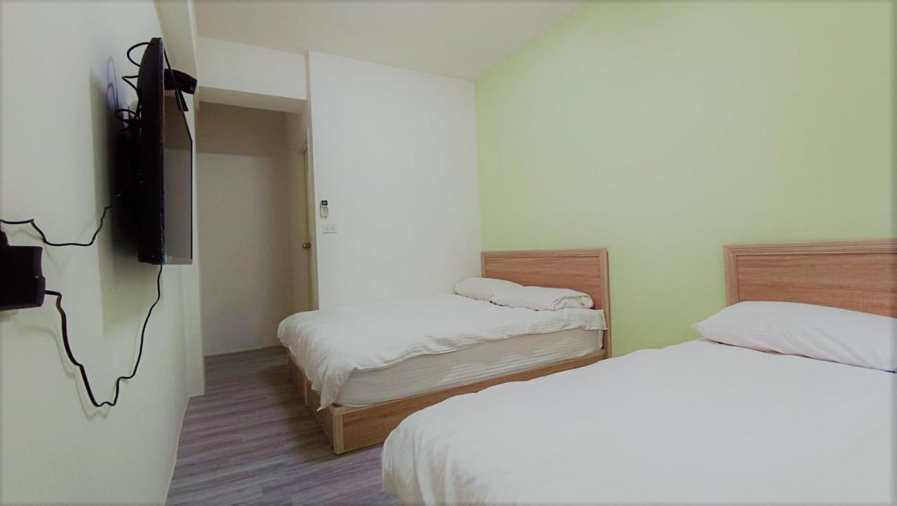 Fengchia Bichon B&B Taichung Bagian luar foto