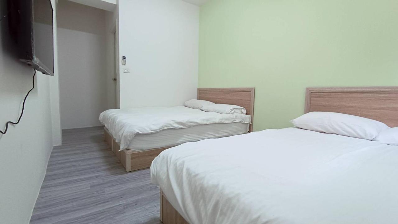 Fengchia Bichon B&B Taichung Bagian luar foto