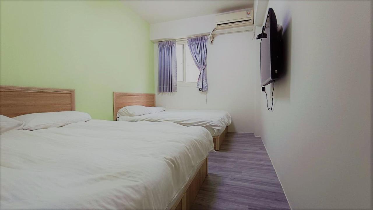 Fengchia Bichon B&B Taichung Bagian luar foto