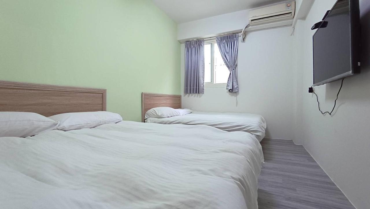 Fengchia Bichon B&B Taichung Bagian luar foto