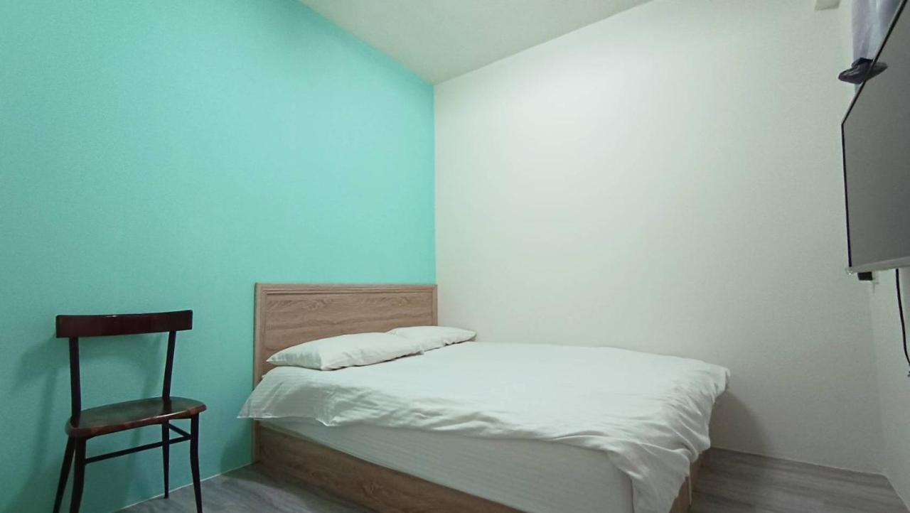Fengchia Bichon B&B Taichung Bagian luar foto